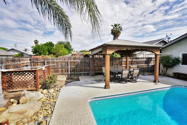 335 Kenwood Drive, Lemoore, CA 93245