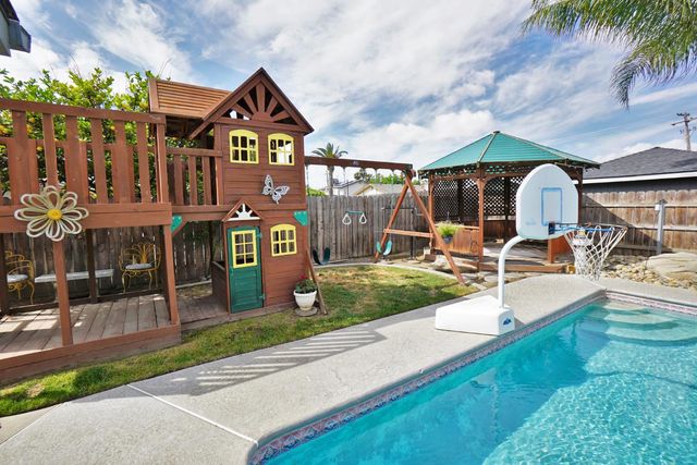 335 Kenwood Drive, Lemoore, CA 93245