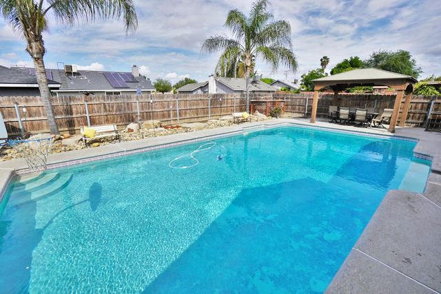 335 Kenwood Drive, Lemoore, CA 93245