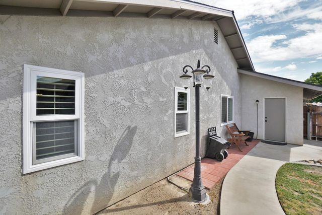 335 Kenwood Drive, Lemoore, CA 93245
