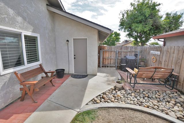 335 Kenwood Drive, Lemoore, CA 93245