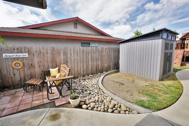 335 Kenwood Drive, Lemoore, CA 93245