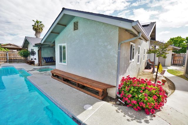 335 Kenwood Drive, Lemoore, CA 93245