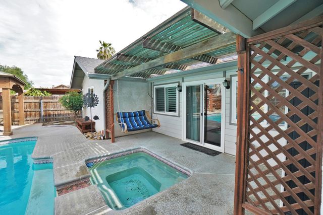 335 Kenwood Drive, Lemoore, CA 93245