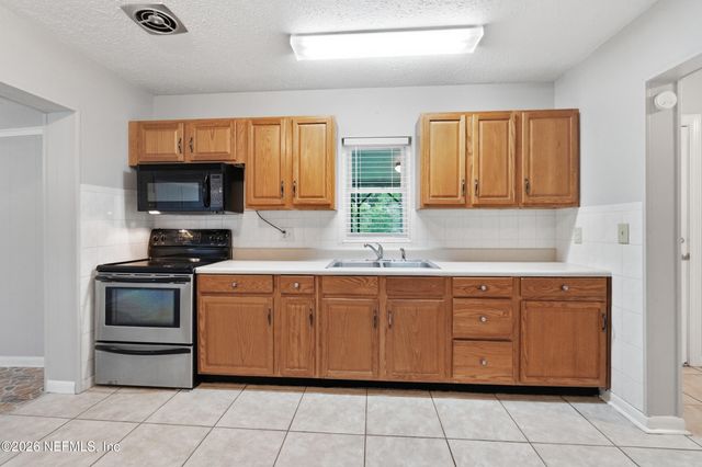 10180 HERNDON Road, Jacksonville, FL 32246