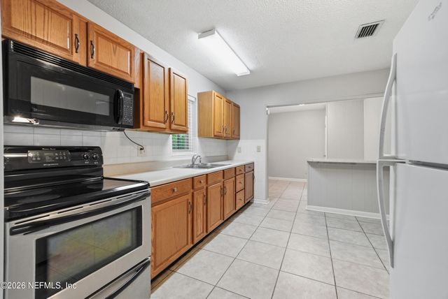 10180 HERNDON Road, Jacksonville, FL 32246