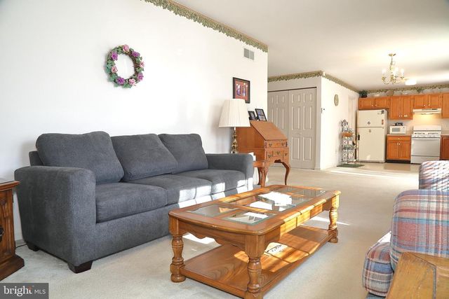 11 DUFFIELD DR, Lititz, PA 17543