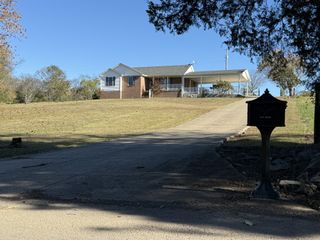 125 Claiborne Ln, Hartsville, TN 37074