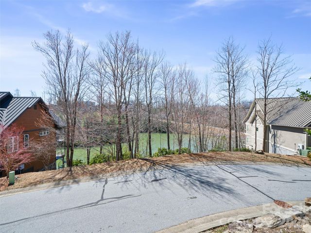 82 Narrows Run Loop, Hendersonville, NC 28791