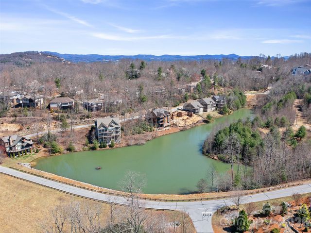 82 Narrows Run Loop, Hendersonville, NC 28791