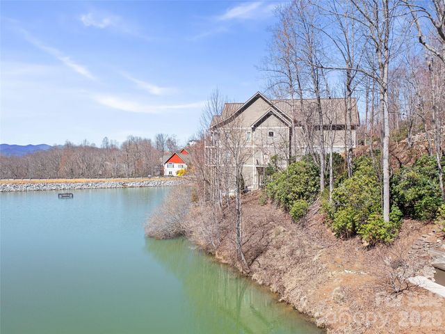 82 Narrows Run Loop, Hendersonville, NC 28791