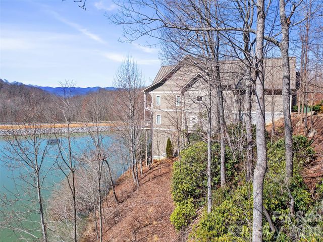 82 Narrows Run Loop, Hendersonville, NC 28791