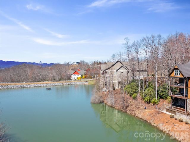 82 Narrows Run Loop, Hendersonville, NC 28791