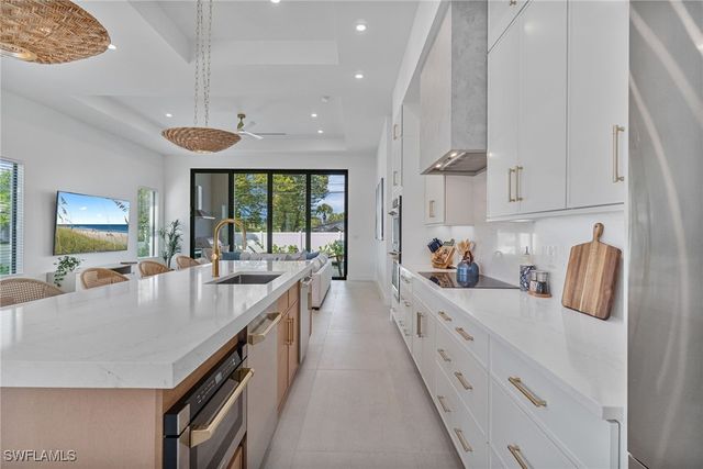 803 96th AVE N, Naples, FL 34108