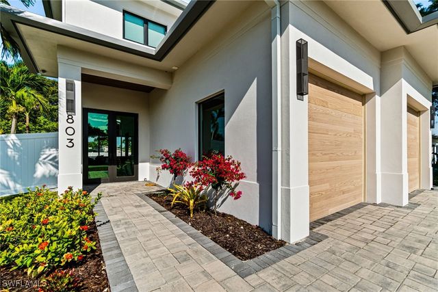 803 96th AVE N, Naples, FL 34108