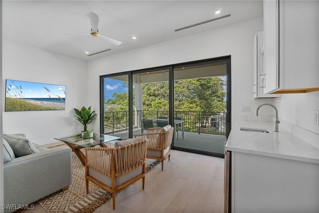 803 96th AVE N, Naples, FL 34108