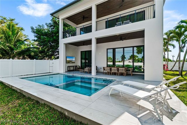 803 96th AVE N, Naples, FL 34108