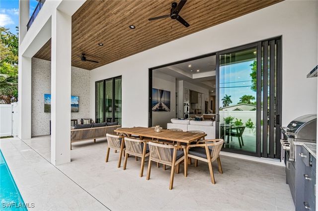 803 96th AVE N, Naples, FL 34108