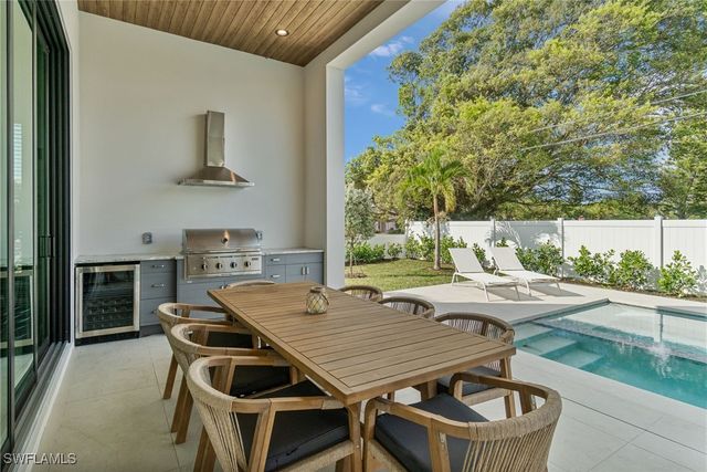 803 96th AVE N, Naples, FL 34108