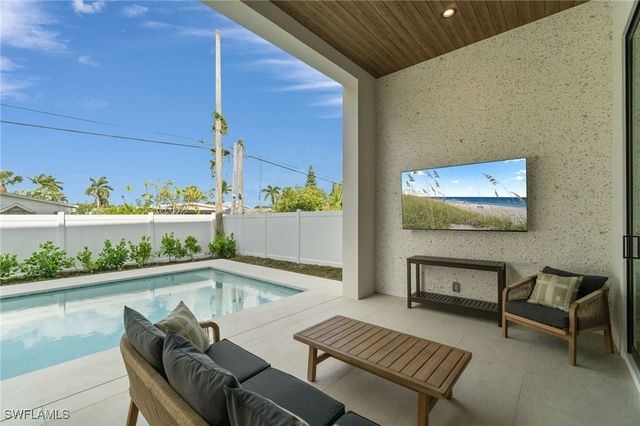 803 96th AVE N, Naples, FL 34108