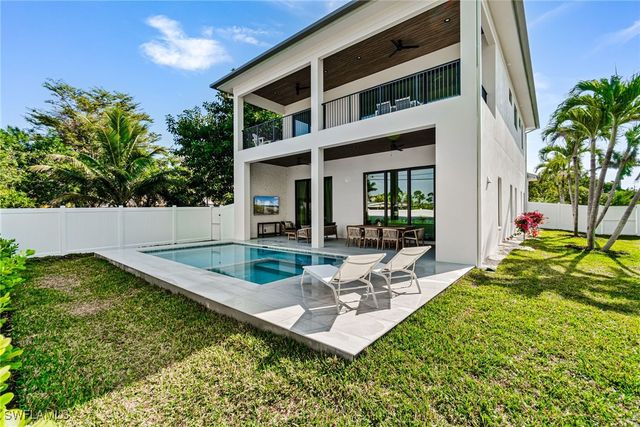 803 96th AVE N, Naples, FL 34108