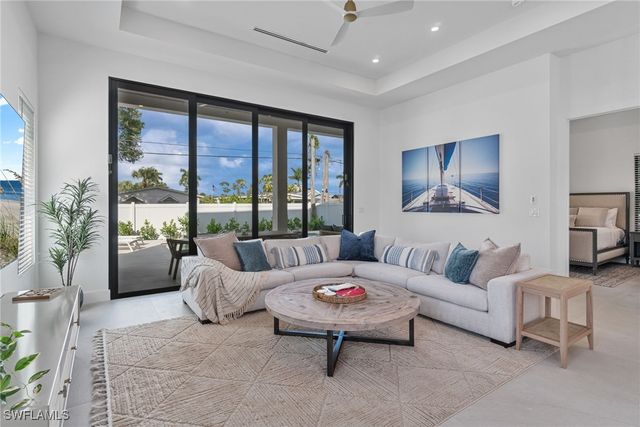 803 96th AVE N, Naples, FL 34108