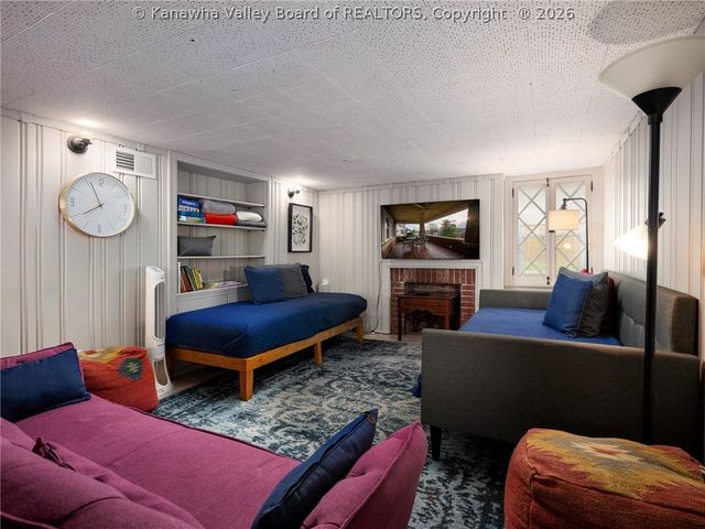 957 Ridgemont Road, Charleston, WV 25314