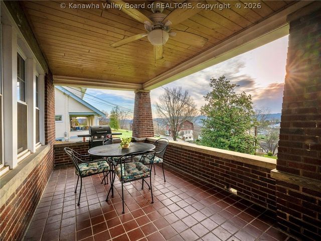 957 Ridgemont Road, Charleston, WV 25314