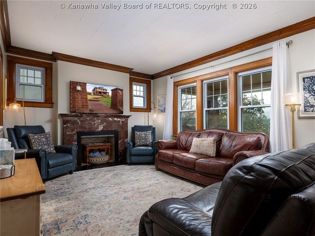957 Ridgemont Road, Charleston, WV 25314