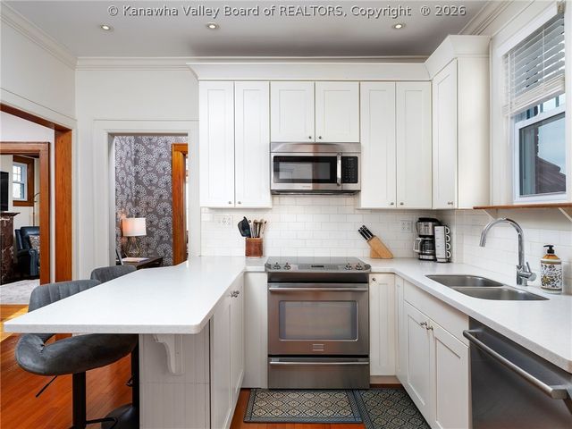 957 Ridgemont Road, Charleston, WV 25314