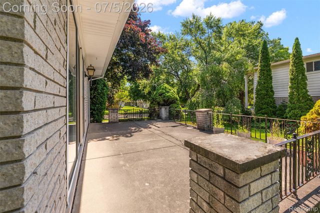 17048 Harbor Hill Drive, Clinton Charter Township, MI 48035