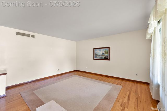 17048 Harbor Hill Drive, Clinton Charter Township, MI 48035