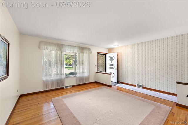 17048 Harbor Hill Drive, Clinton Charter Township, MI 48035