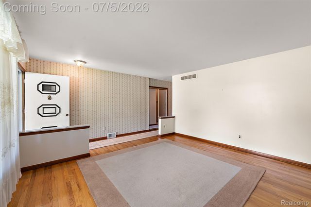 17048 Harbor Hill Drive, Clinton Charter Township, MI 48035