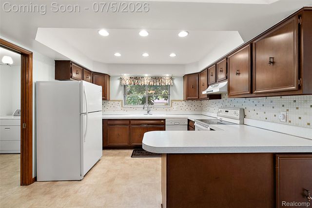 17048 Harbor Hill Drive, Clinton Charter Township, MI 48035
