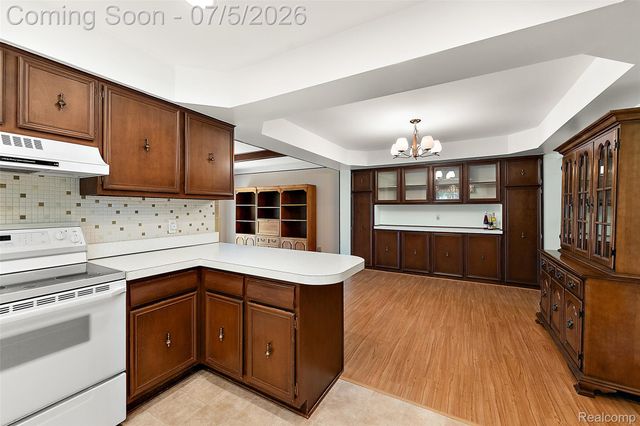 17048 Harbor Hill Drive, Clinton Charter Township, MI 48035