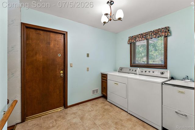 17048 Harbor Hill Drive, Clinton Charter Township, MI 48035