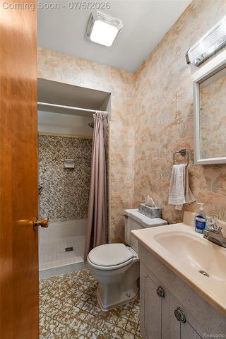 17048 Harbor Hill Drive, Clinton Charter Township, MI 48035