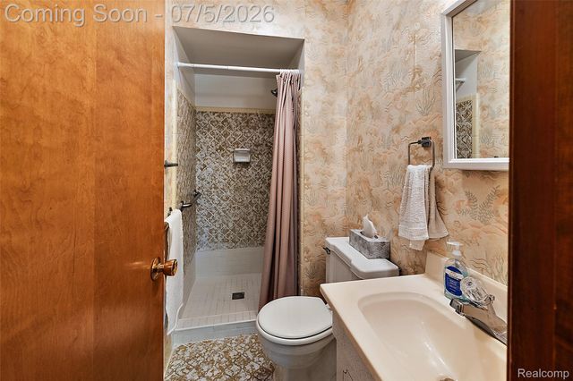 17048 Harbor Hill Drive, Clinton Charter Township, MI 48035