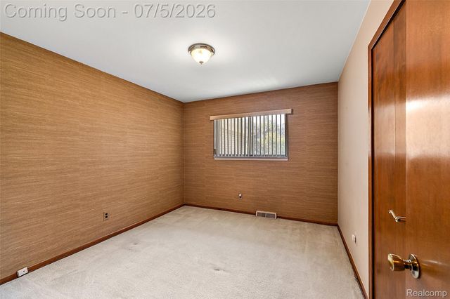 17048 Harbor Hill Drive, Clinton Charter Township, MI 48035