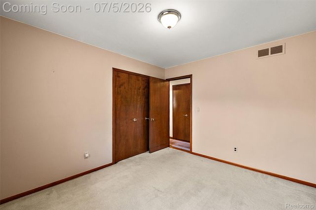 17048 Harbor Hill Drive, Clinton Charter Township, MI 48035