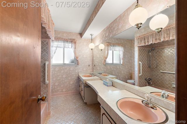 17048 Harbor Hill Drive, Clinton Charter Township, MI 48035