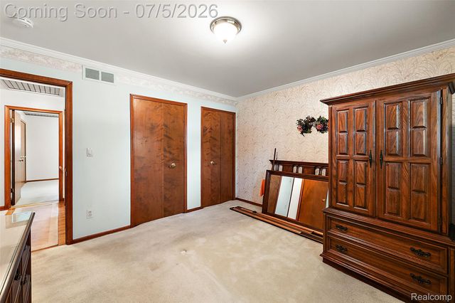 17048 Harbor Hill Drive, Clinton Charter Township, MI 48035