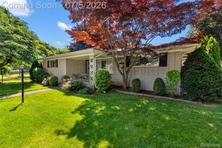 17048 Harbor Hill Drive, Clinton Charter Township, MI 48035
