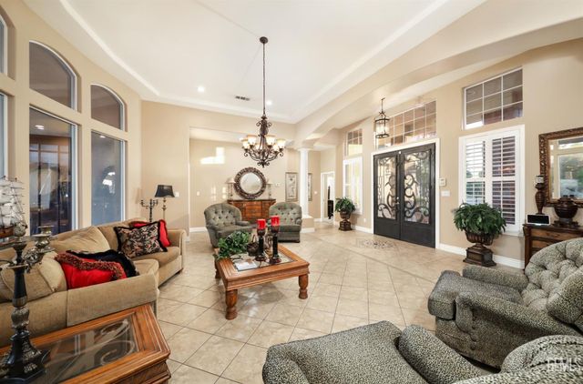 1808 Camborne Court, Bakersfield, CA 93311