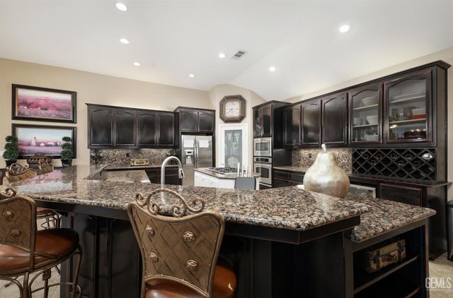 1808 Camborne Court, Bakersfield, CA 93311
