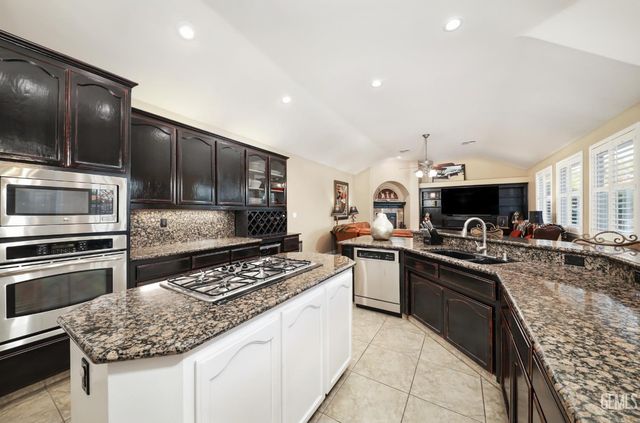 1808 Camborne Court, Bakersfield, CA 93311