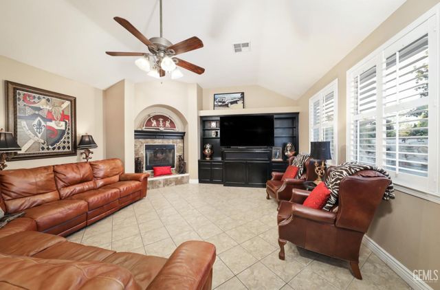 1808 Camborne Court, Bakersfield, CA 93311
