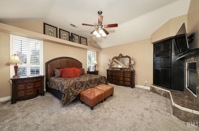 1808 Camborne Court, Bakersfield, CA 93311
