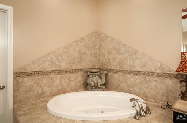 1808 Camborne Court, Bakersfield, CA 93311